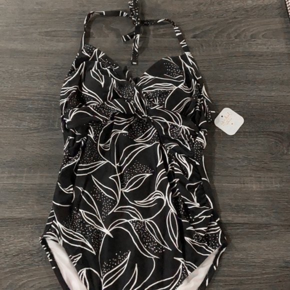 ISABEL MATERNITY by Ingrid & Isabel Halter One Piece Maternity Swimsuit - Picture 5 of 9